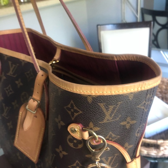 Louis Vuitton neverfull MM RED !! HOLD !! - Picture 5 of 8